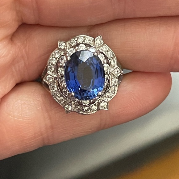 Elegant Blue and Silver Gemstone Ring - Picture 1 of 5